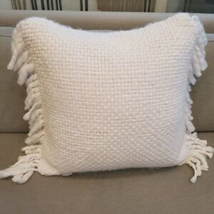 Rachel Parcell chunky knit yarn pillow Soft White 20" + Fringe Zip off sham